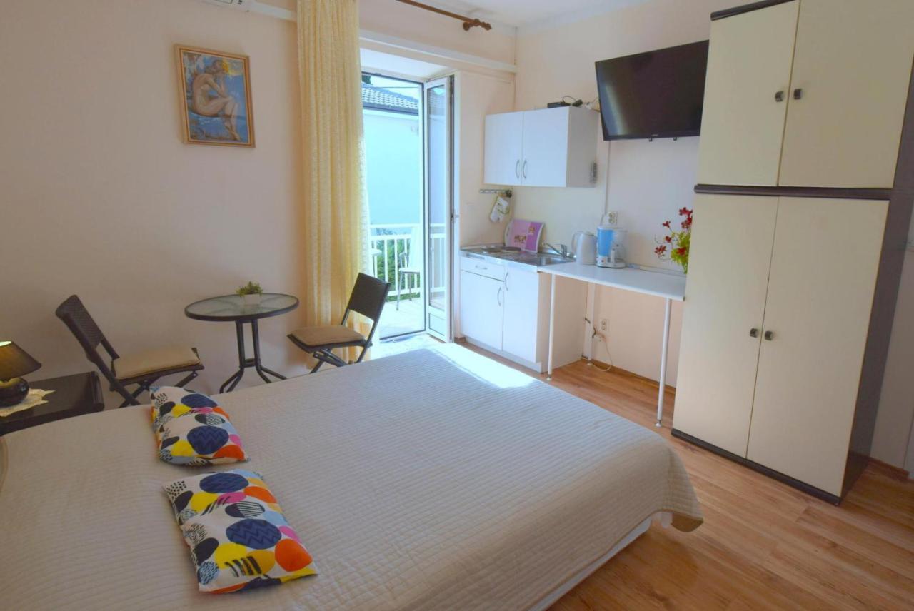 Apartments Margarita Malinska Buitenkant foto