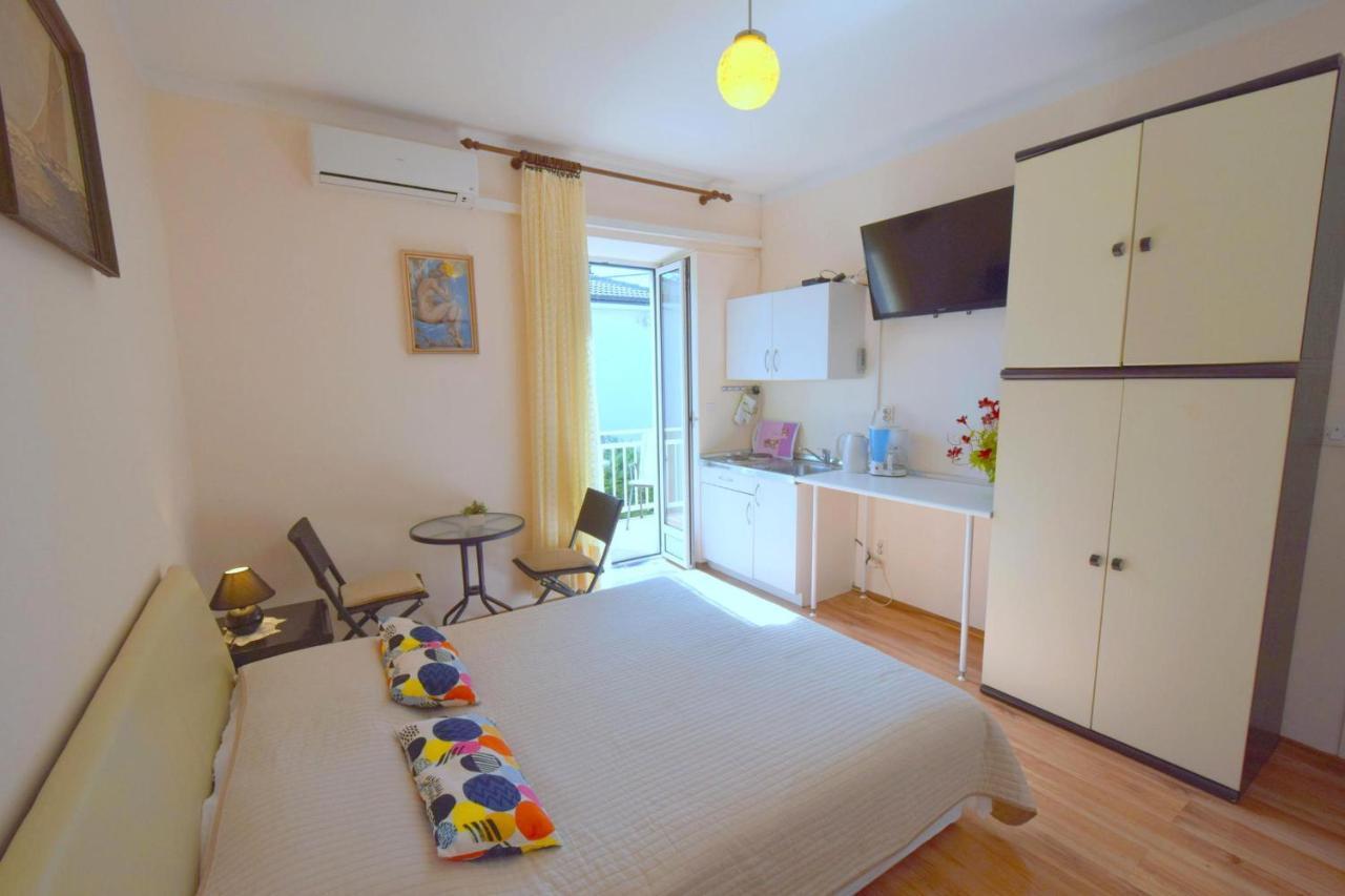 Apartments Margarita Malinska Buitenkant foto