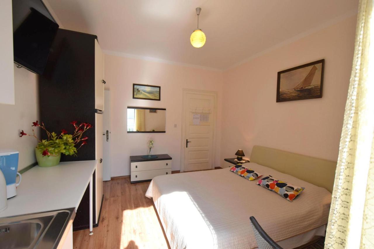 Apartments Margarita Malinska Buitenkant foto