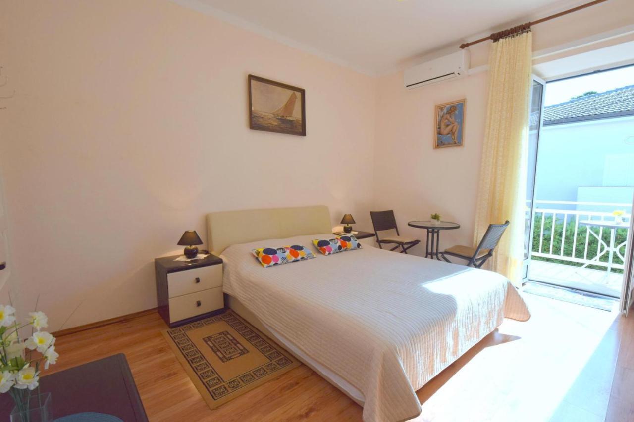 Apartments Margarita Malinska Buitenkant foto