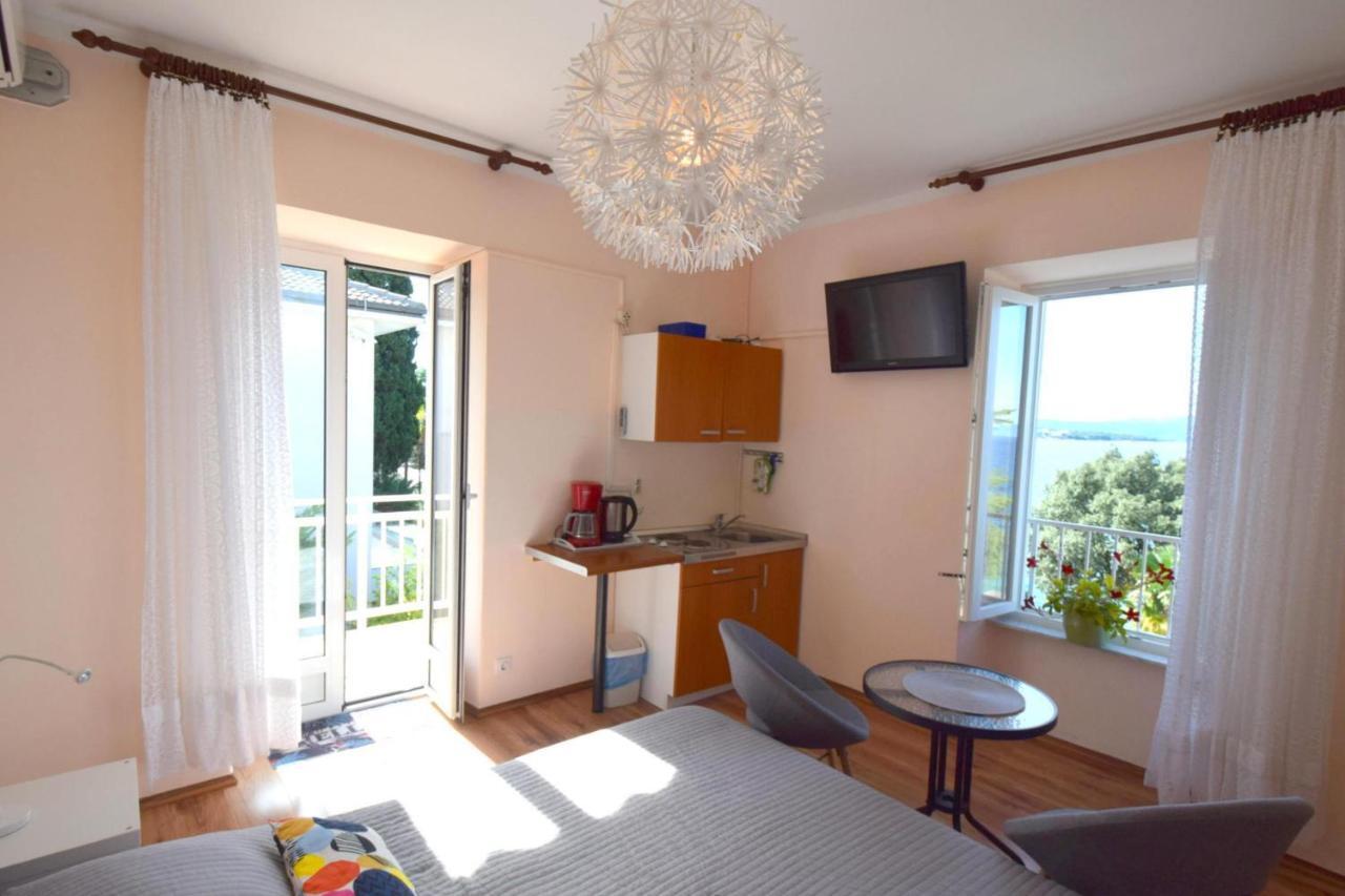 Apartments Margarita Malinska Buitenkant foto