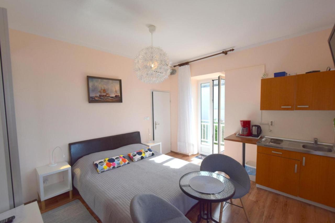 Apartments Margarita Malinska Buitenkant foto